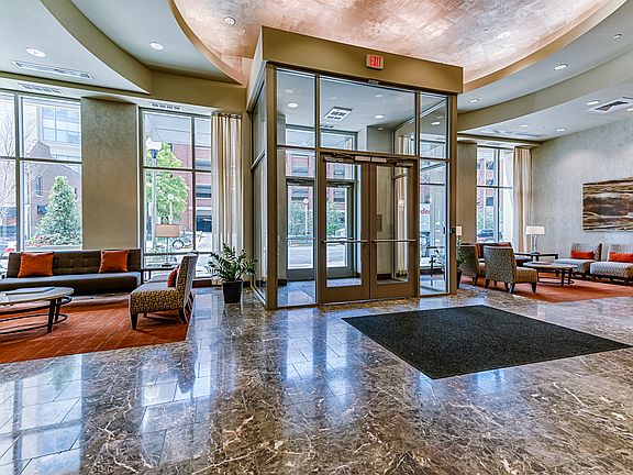 3rd image of 4909 Laclede Ave APT 1002