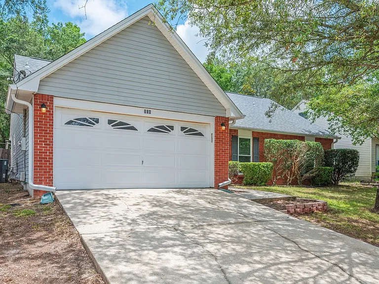 804 Sparkleberry Cv — Photo 1