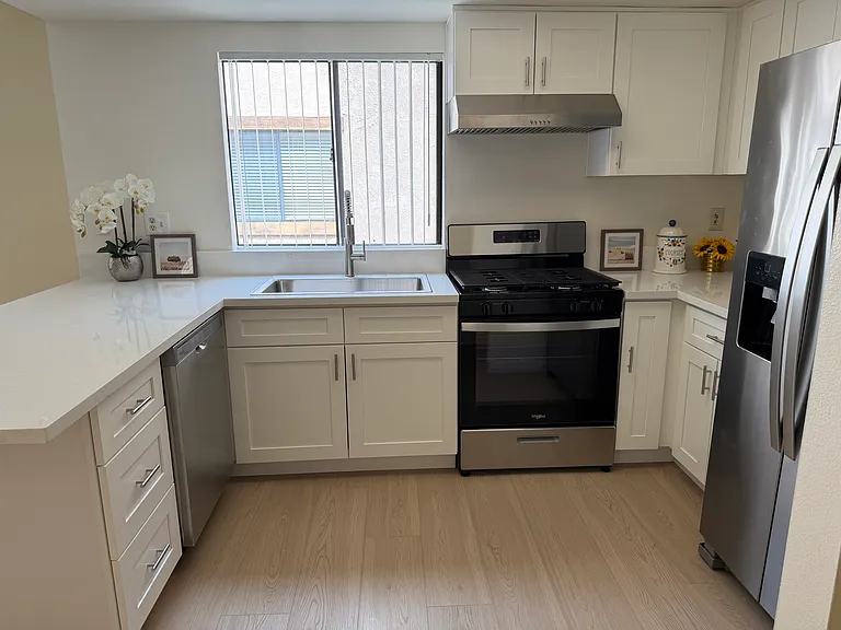 30 S Chapel Ave #D — Photo 7