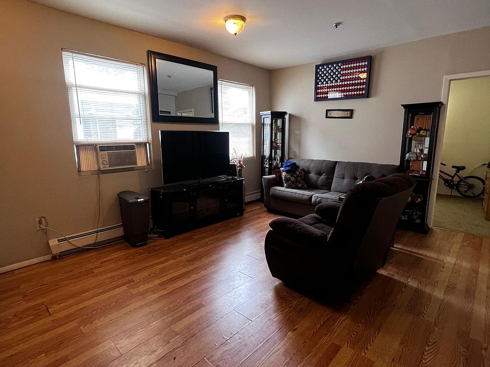 1st image of 98 Walnut St