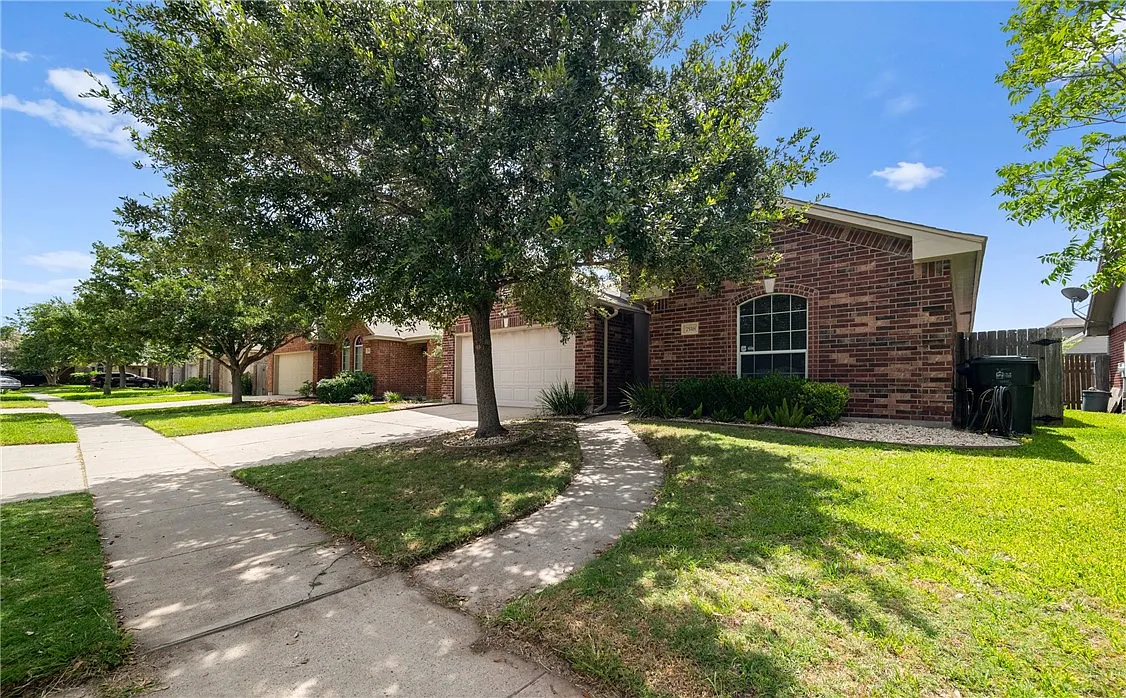 3 bed, 2.0 bath, 1520 sqft, $2,225 — Photo 1