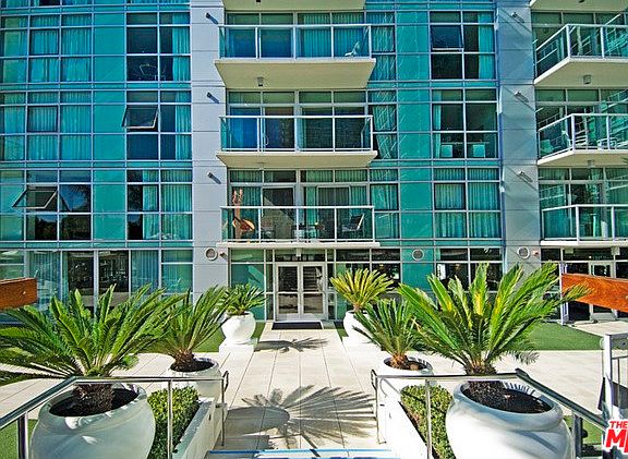 5th image of 13700 Marina Pointe Dr Unit 607