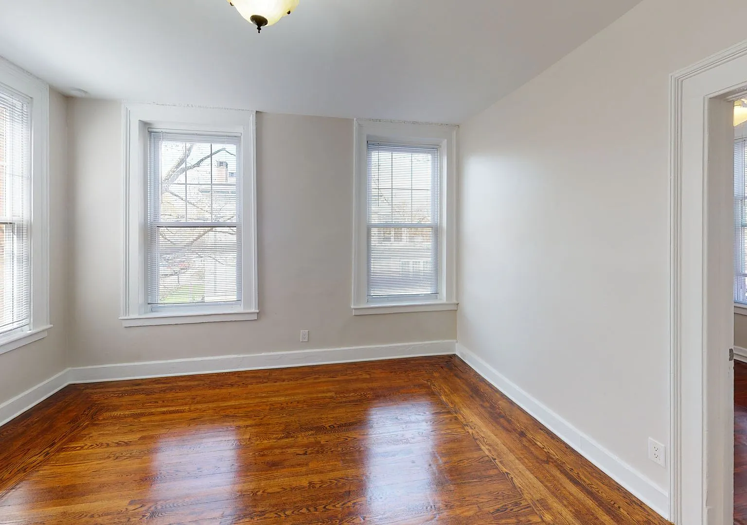 542 Chapel St — Photo 4