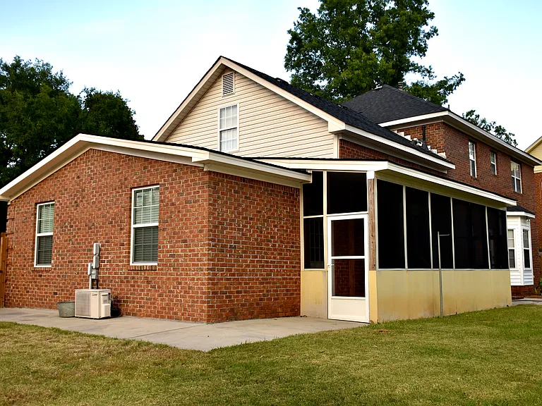 533 Oak Brook Dr — Photo 2