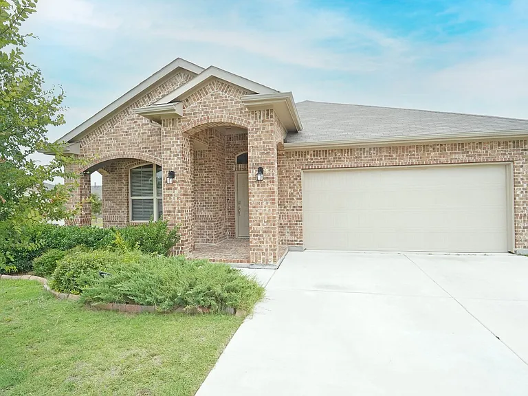 2401 Goodnight Ranch Dr — Photo 1