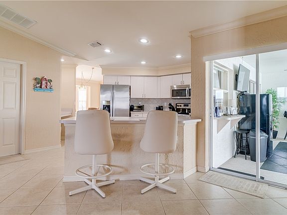 4th image of 506 SE 18th Ave