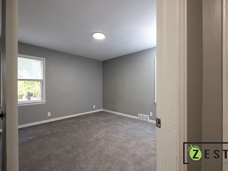 5235 Chatsworth — Photo 18