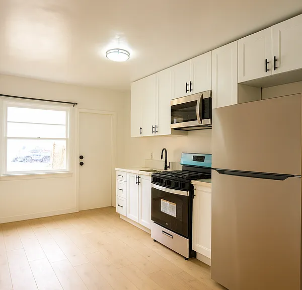 845 W 82nd St — Photo 1