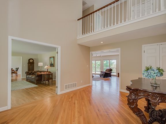 5th image of 53 Vermillion Dr