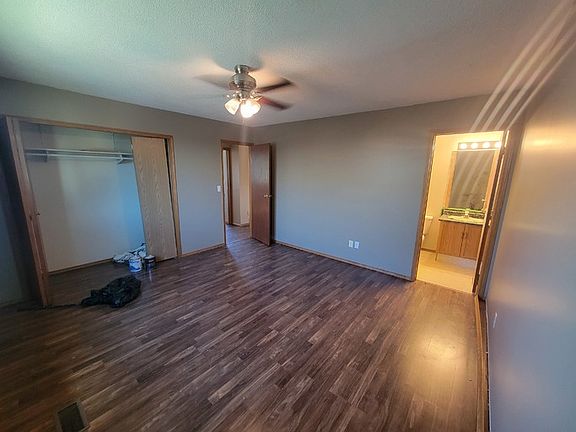 3rd image of 21 NE Hollinger Dr