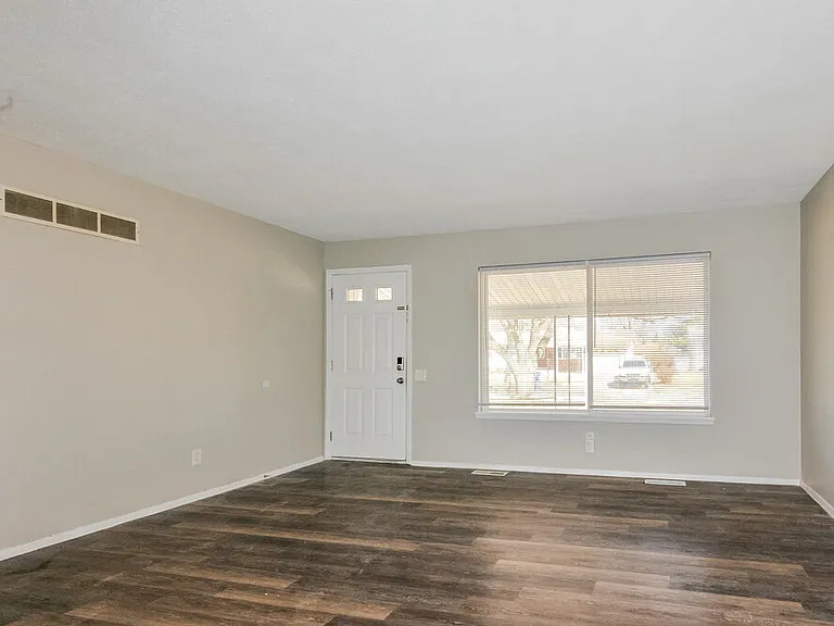 1570 Tahoe Dr — Photo 5