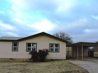 1107 Davis St, Lindsay, OK 73052