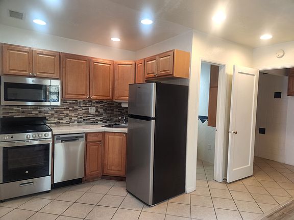 2nd image of 3132 Lincoln Ave
