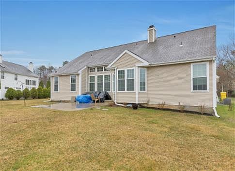 4th image of 22 Crown Cir