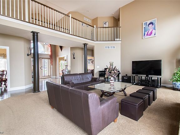 3rd image of 3925 Albany Ct