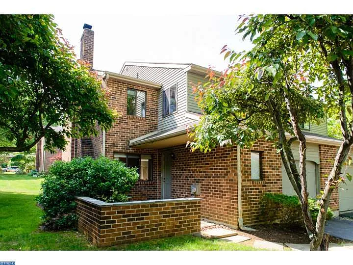 301 Fairfax Ct photo 1