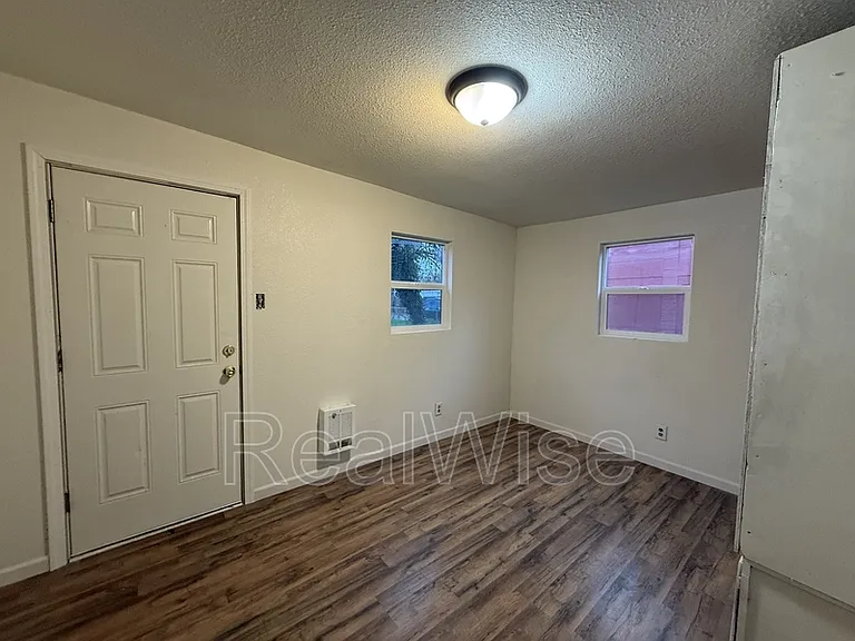 173 SE Lane Ave — Photo 5