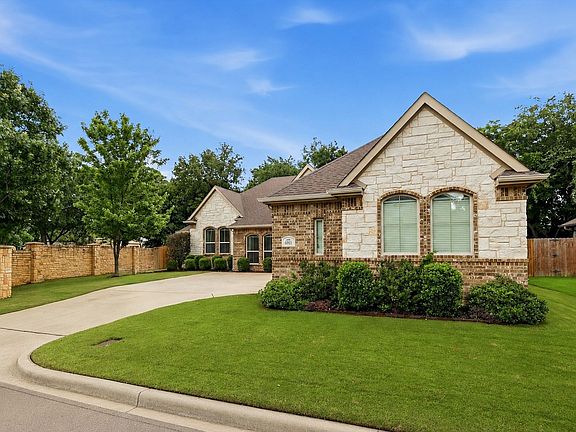 2nd image of 6901 Golf Green Dr