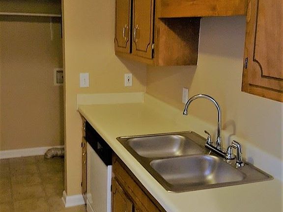 5th image of 3875 Northeast Dr APT F