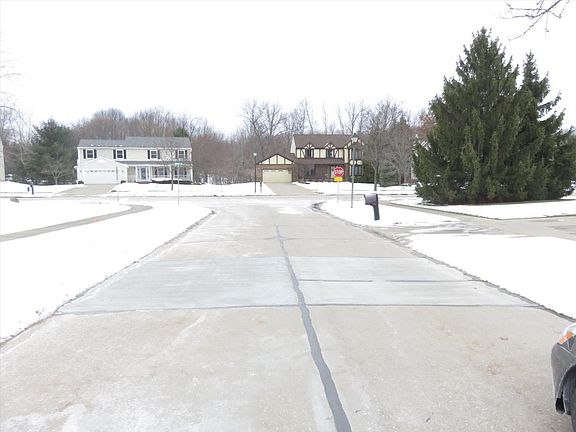 5th image of 7612 Lindsay Ln