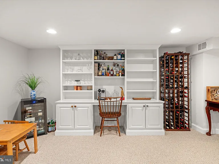 610 Crestwood Dr — Photo 30
