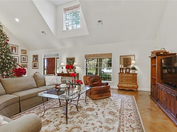 5th image of 110 Maud Olive Dr