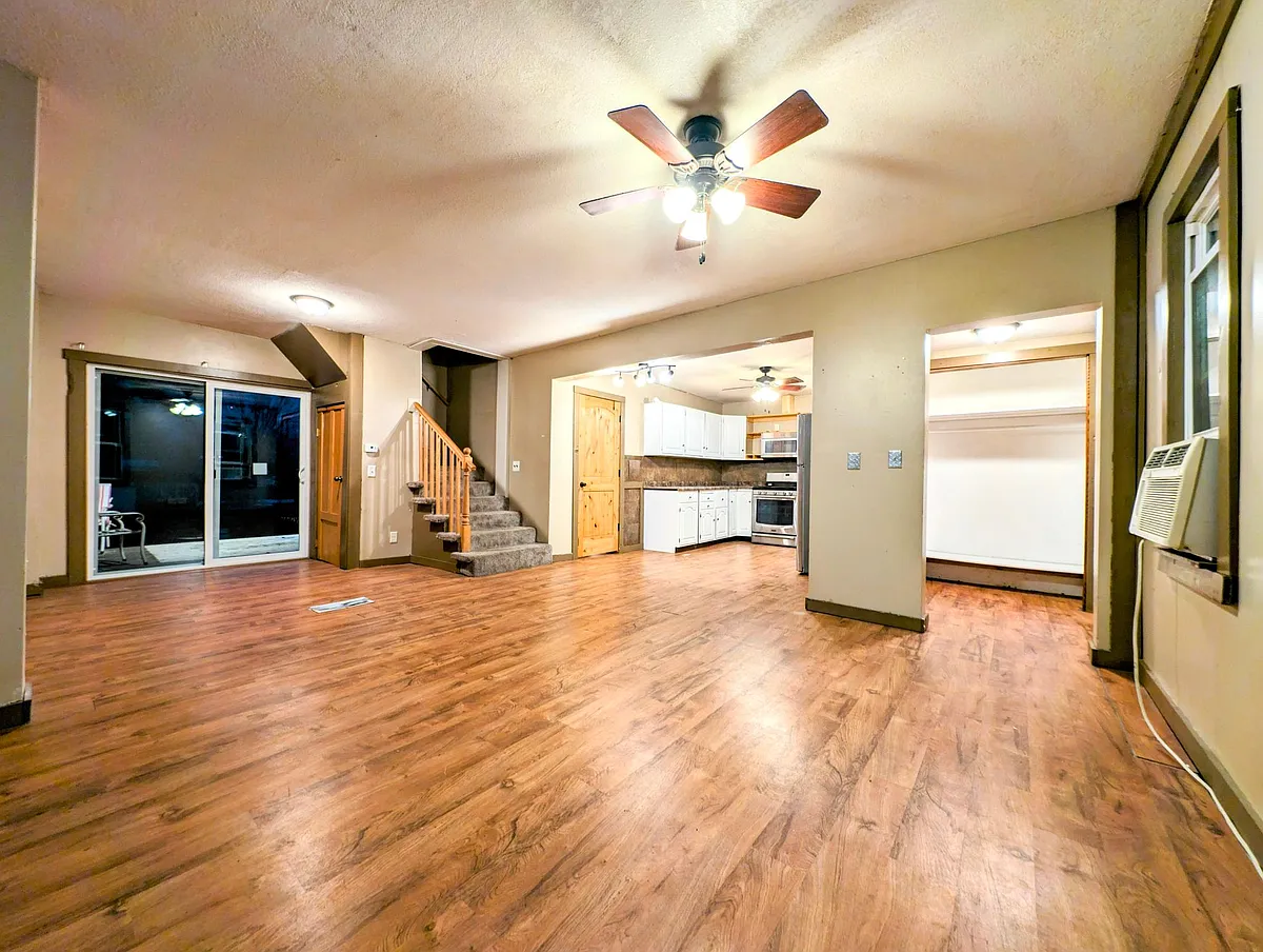 Building Photo - 304 Oak Ave SW
