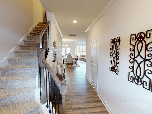 3rd image of 212 Creekview Rd