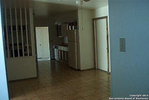2nd image of 4859 Castle Prince