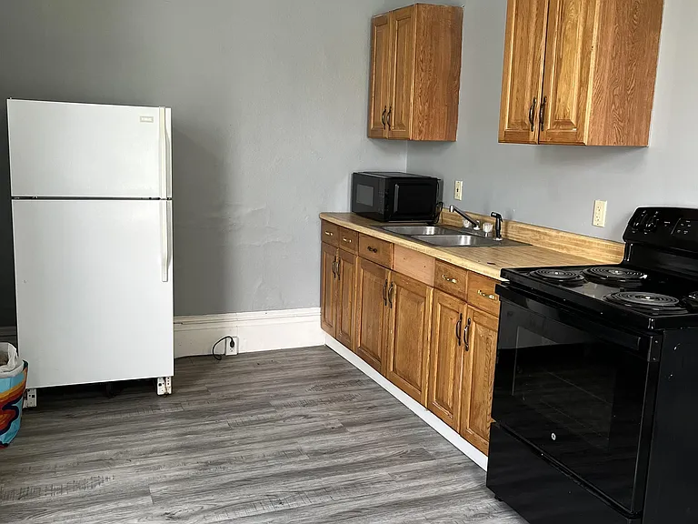 103 E 2nd St #2 — Photo 7