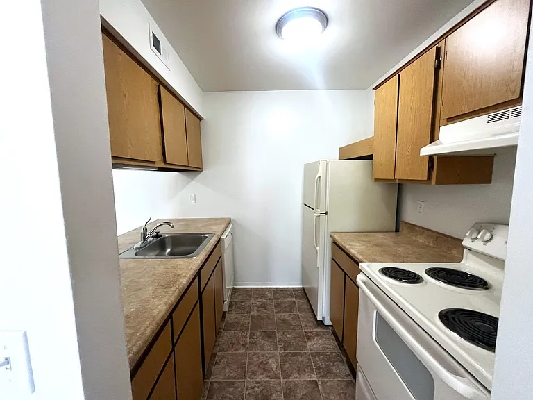 Charter Oaks Apartments — Photo 176