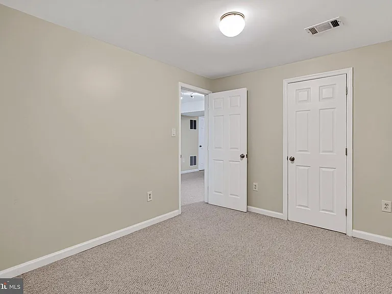 5719 Oakshore Ct — Photo 39