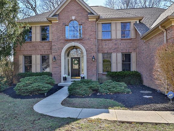 3rd image of 216 Sentry Hill Dr