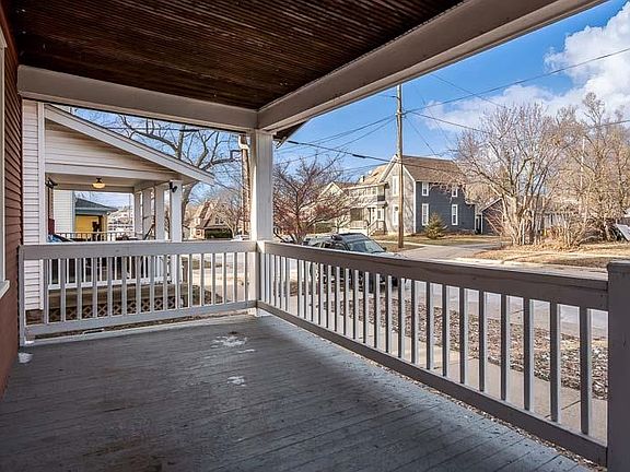 3rd image of 421 Olive St