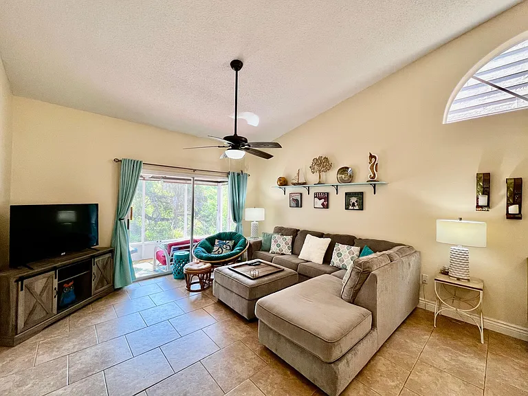 3075 Fox Ln — Photo 2