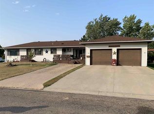 301 9th St SE, Rugby, ND 58368