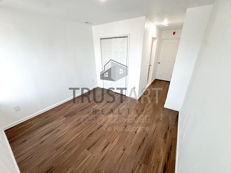 2317 N 15th St #5 — Photo 11