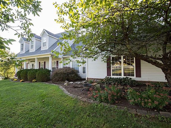 3rd image of 309 Arrowhead Springs Ln