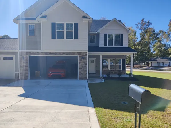 609 W 6th Ave, Raeford, NC 28376