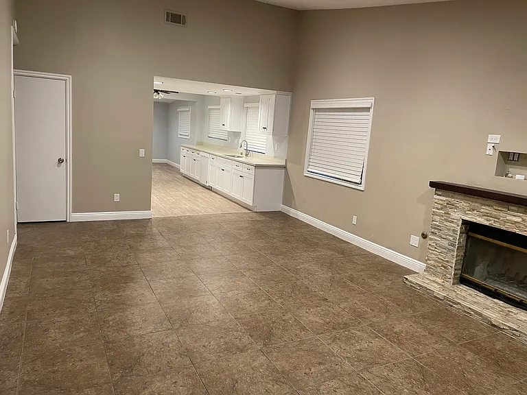 37613 Barrinson St — Photo 18