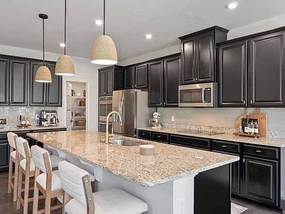 4th image of 82 Hemingway Ln