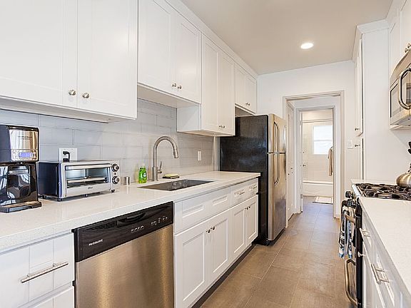 3rd image of 1222 Michigan Ave #1222