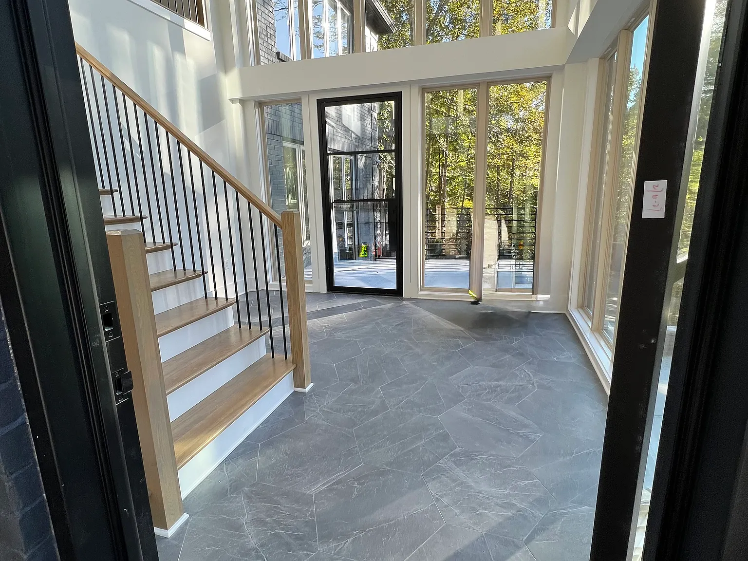 2 bed, 2.5 bath, 2800 sqft, $4,200 — Photo 2