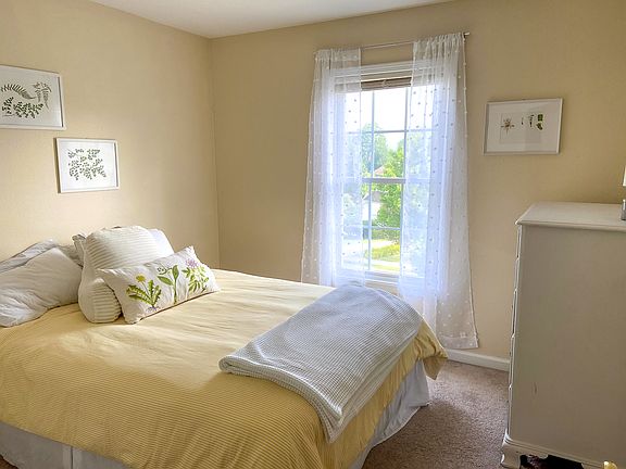 4th image of 212 Mountain Breeze Dr