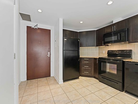 4th image of 234 Rideau St #1210