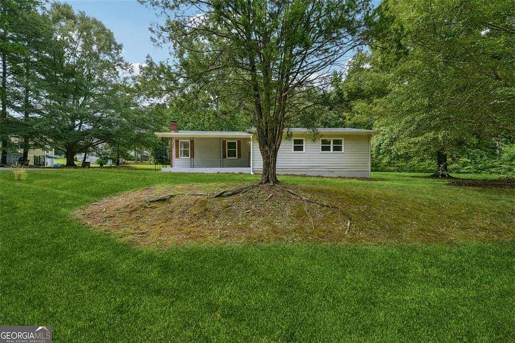 4 bed, 2.0 bath, 1424 sqft, $1,750 — Photo 2
