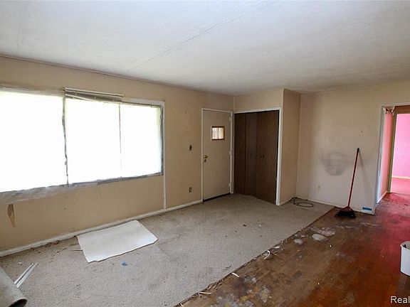 4th image of 6120 S Dort Hwy
