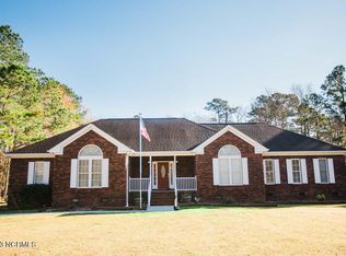 77 Berry Patch Rd, Hampstead, NC 28443