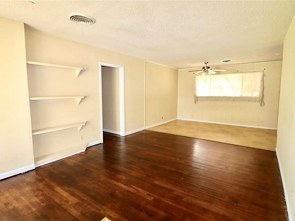 3rd image of 802 Edgewood St