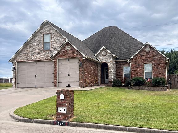 2nd image of 804 Great Oaks Dr